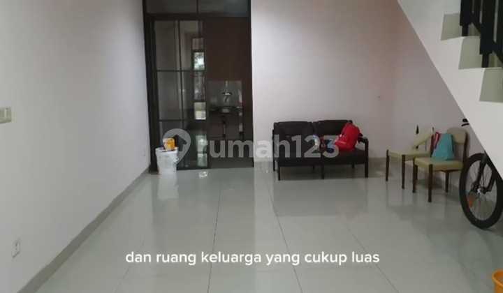 FOR SALE GREENLAKE CLUSTERE EAST ASIA HOUSE, SEMI FURNISHED 1