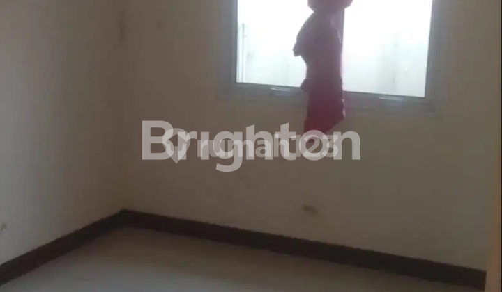 Rumah asri dengan taman yang lebar di hook dekat dengan 2 akses tol... nyaman dan bakal cuan banget.. harga nego lho 2