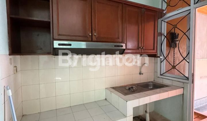 rumah disewakan Luas Tanah 180 interiornya lapang 1