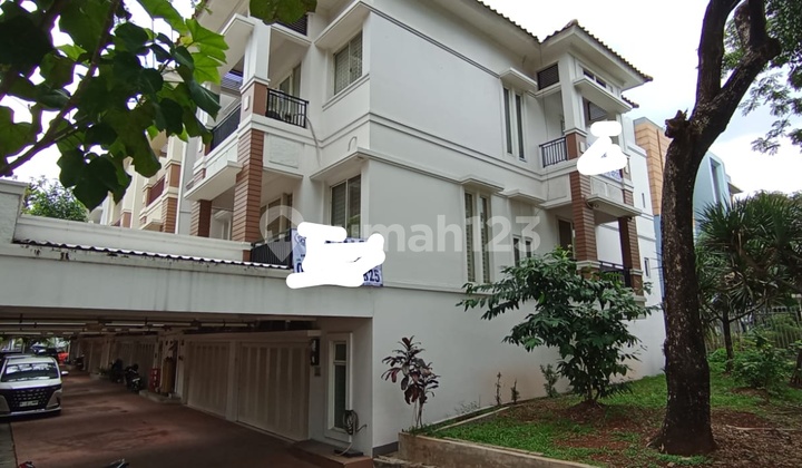Selling 3-story house, BGM - Pantai Indah Kapuk near club house - Strategic location, close to mall and toll road Selling 3-story house, BGM - Pantai Indah Kapuk near club house - Strategic location, close to mall and toll road