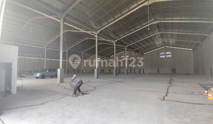 For Rent Several Strategic Warehouses - Located by West Kerawang Main Road, 40-foot container access.