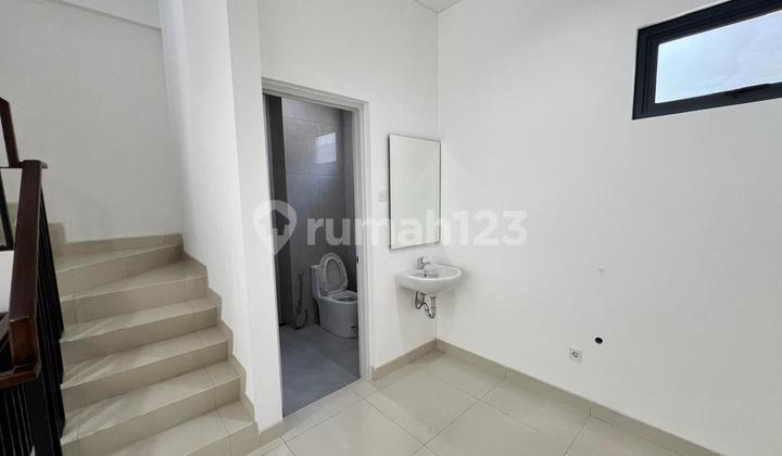 For Rent 3-Story Greenwich Business Park Shop House Facing the Road in BSD City