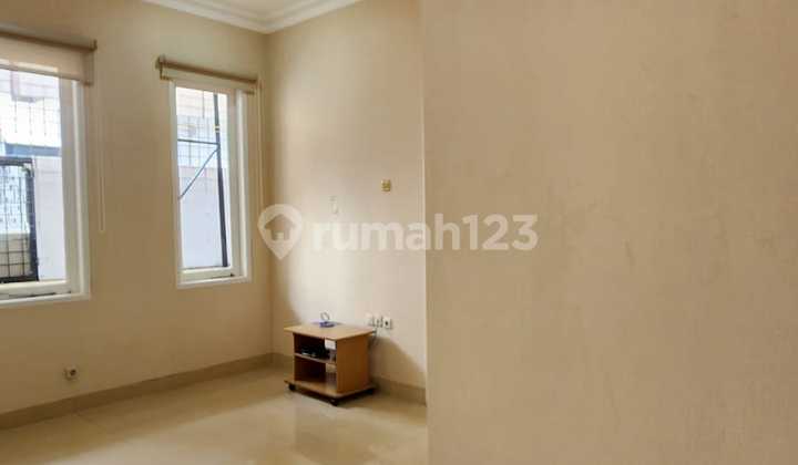 For sale: 2-story ready-to-occupy house in Taman Bromo, Lippo Karawaci. 2