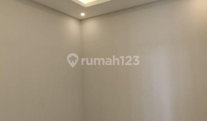 Dian Istana, Brand New, Siap Huni, Strategis 2