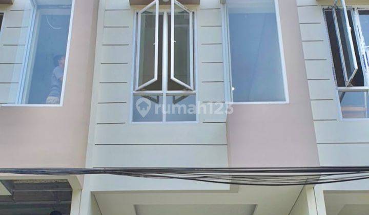 Dijual Rumah Millenial Taman Ratu Siap Huni 4 Lantai - 4Br (T/B 31 M² / 90 M²) Shm, 1.290M, Kebon Jeruk, Jakarta Barat 1