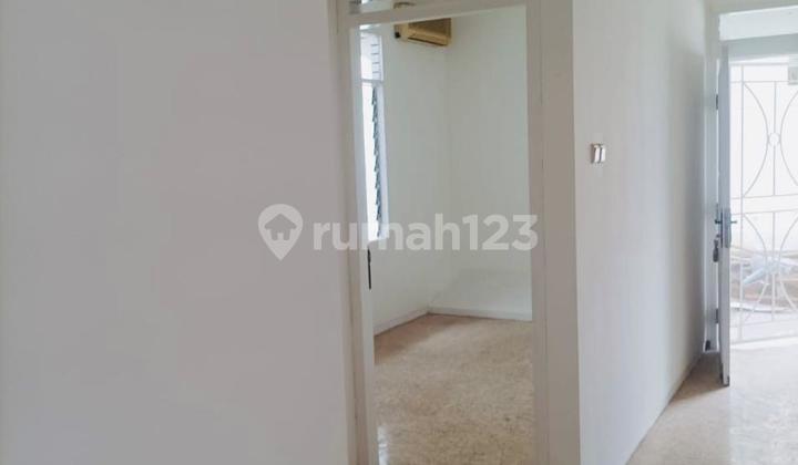 For Sale 1.5-Story House - 3BR+1 (Land/Building 200 m² / 110 m²) SHM, 5 M, Kebon Jeruk, West Jakarta 2