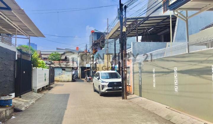 Disewakan Rumah Duri Kepa 1.5 Lantai - 4BR+1 (T/B 240 m² / 220 m²) Lokasi Strategis, 145 Juta/Tahun, Kebon Jeruk, Jakarta Barat 2