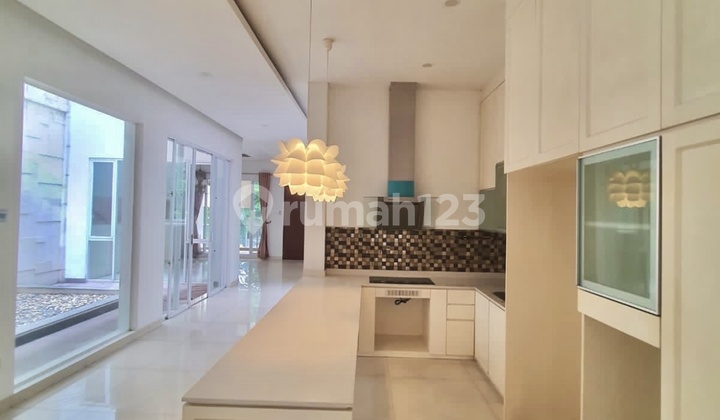 Dijual Rumah Mewah Casa Jardin 3 Lantai - 5br+1 (t/b 244 M²/ 600 M²) Shm, 9.5 M, Cengkareng, Jakarta Barat