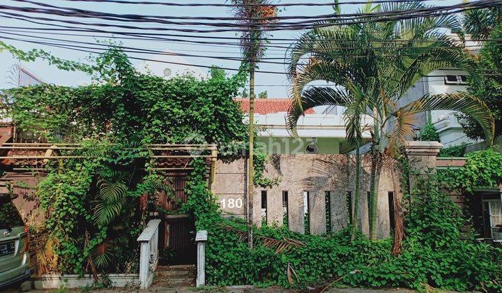 Dijual Tanah Beserta Rumah Tua Lt 654 di Area Menteng 1