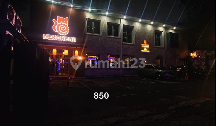 For rent, 2-story building, land area 671 m2, building area 980 m2, located on Hangtuah Raya, South Jakarta. For rent, 2-story building, land area 671 m2, building area 980 m2, located on Hangtuah Raya, South Jakarta.