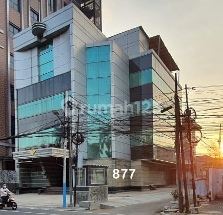 Disewakan Gedung 4 Lantai lt 550 M lb 1300 M2