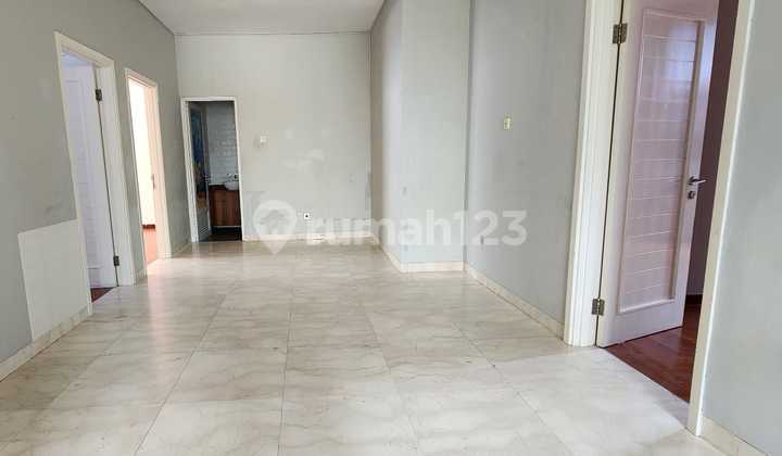 Disewa Rumah 5 Br Crown Golf Pik Jakarta Utara