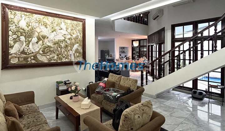 Nice House in Tebet Area with Access for 2 Cars 2