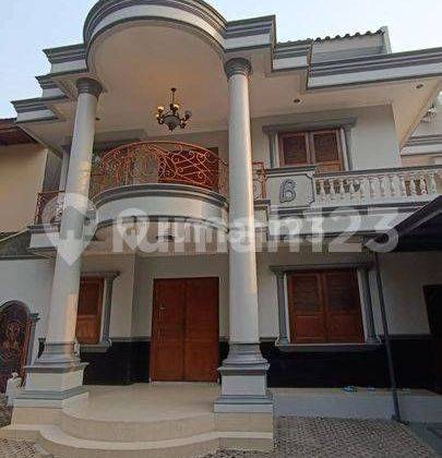 Dijual Cepat Rumah Mewah 3 Lantai Area Kebayoran Baru  1