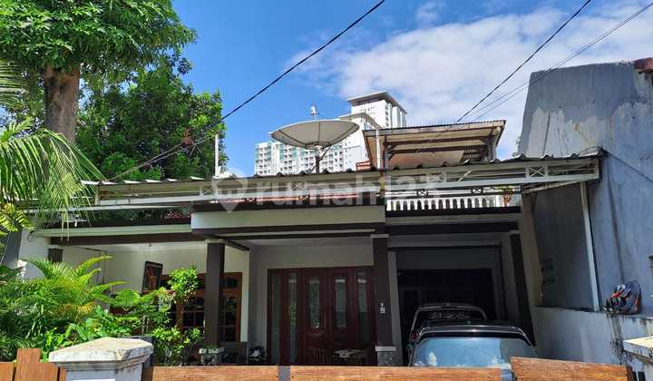 Menteng Dalam Ready-to-Live House, Accessible by Two Cars.