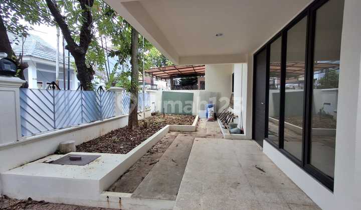Rumah Dalam Kompleks Elite di Pancoran
