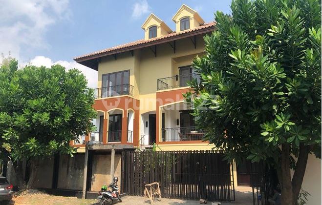 Rumah Mewah Pantai Indah Kapuk Siap Huni Akses Jalan Lebar