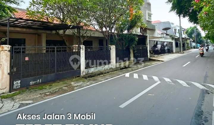 East Tebet House with 3-Car Road Access, Suitable for Office and Residence