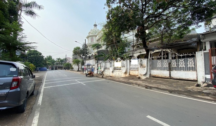 Dijual Cepat !! Rumah Lama Dalam Kompleks Gudang Peluru Akses Jalan Lebar Dijual Cepat !! Rumah Lama Dalam Kompleks Gudang Peluru Akses Jalan Lebar