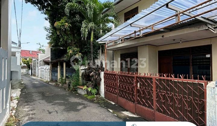 Rumah Lama Terawat Siap Huni Jalan 1 Mobil Area Tebet 2