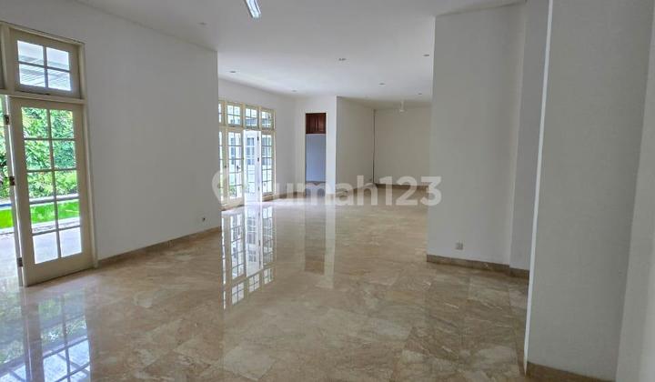 Ready-to-Occupy House, Two-Car Road Access, Strategic Location. 2