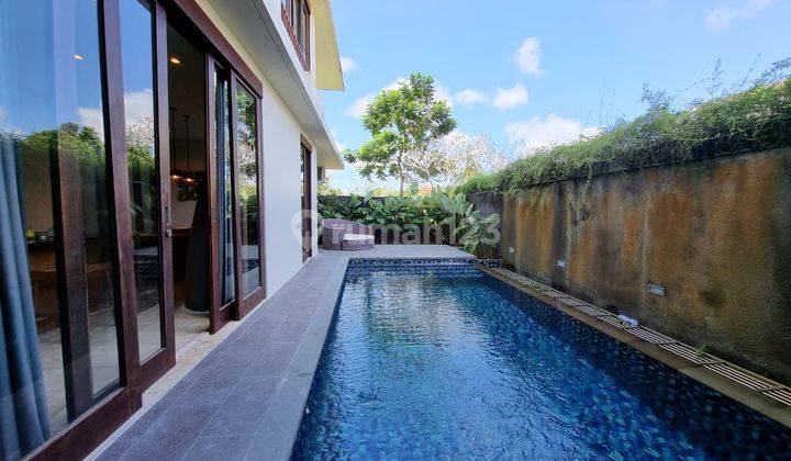 Dijual villa exclusive ready unit di lokasi premium Jimbaran, Bali. Bertetanggaan dengan hotel dan villa bintang 5 dan dekat dengan berbagai objek wisata di Bali Selatan. Cocok untuk hunian maupun investasi  Rumah Furnished SHM - Sertifikat Hak Milik Baru 2