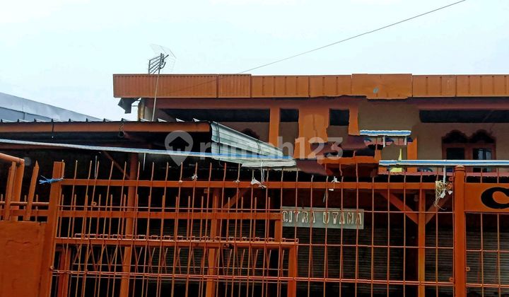 House on the Edge of Jl Kh Hasyim Ashari Pinang Tangerang