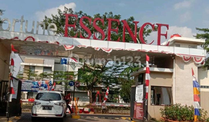 3-Story House Near West and South Jakarta 2