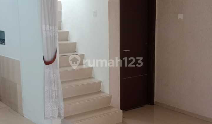Rumah 2 Lantai Dekat Pasar Modern Graha Raya Tangerang  2