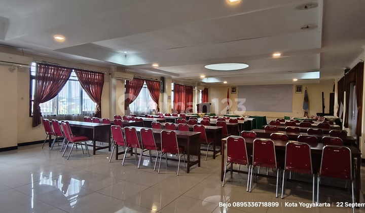 For Rent 3-Story Building in the City Center Near the Monument For Rent 3-Story Building in the City Center Near the Monument