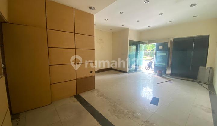For Rent 3-Story Commercial Building Alongside Bantul Street