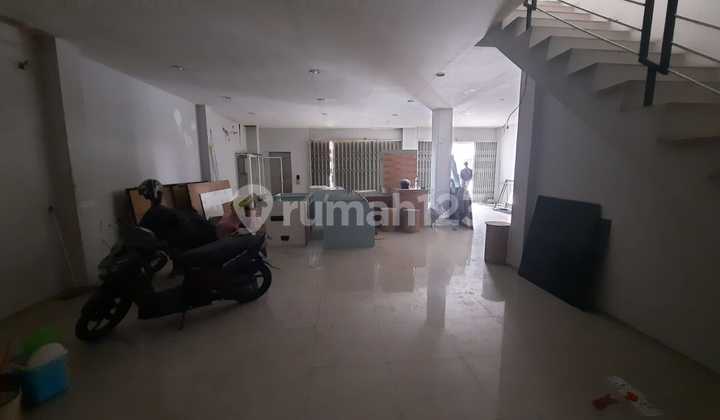 For Sale 3-Story Shop House, Ideal Width Commercial Area Jl Godean 2