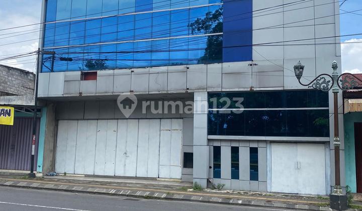 For Rent 3-Story Commercial Building Alongside Bantul Street