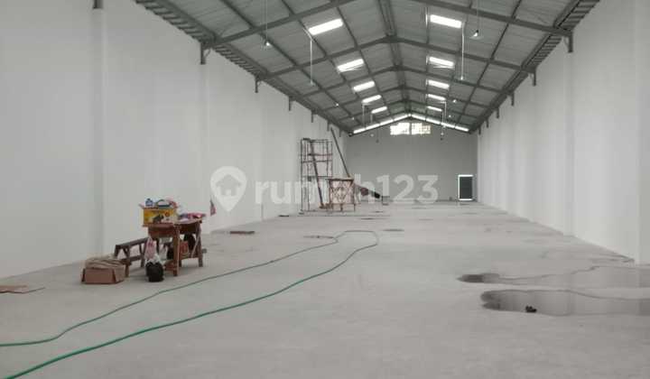 For Rent: Good Office Warehouse with Wide Parking and Container Access in Sleman