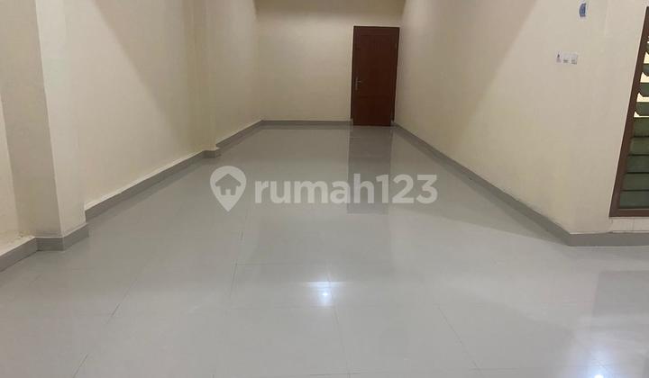 For Rent Newly Renovated Shophouse Ready for Use Suitable for Shop Access to Main Road 2