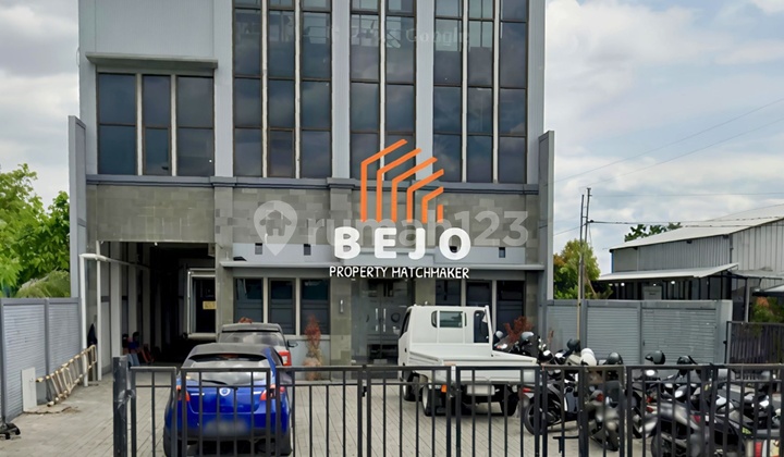 For Rent 3-Story Building Suitable for Office Near Campus and Business Area