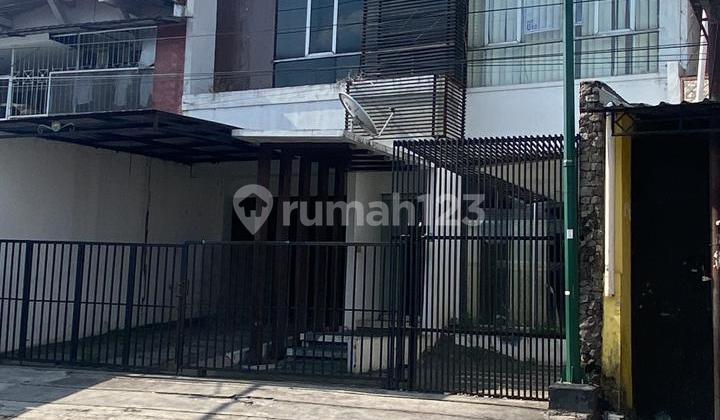 For Rent: Commercial Building in the City Center, Suitable for Office/Business