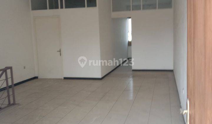 Dijual / Disewakan Ruko 3lt lokasi strategis raya Ngagel 2