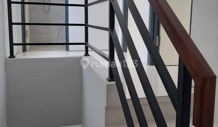 Disewakan Rumah Baru 2Lt Pondok Tjandra 2