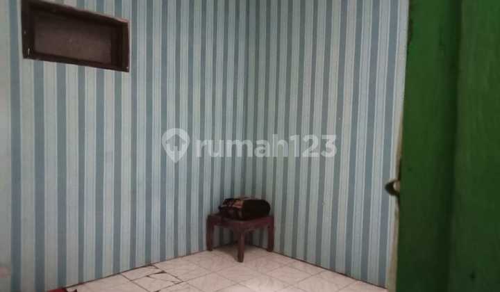 Strategic Shop House Location on Main Road, Suitable for Business in Kutawaringin.