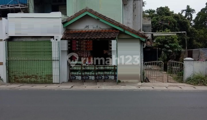 Strategic Shop House Location on Main Road, Suitable for Business in Kutawaringin.