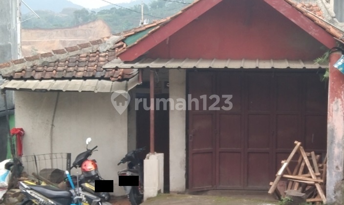 Rumah Siap Huni Lokasi Ramai Pinggir Jalan di Cipatik