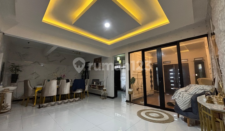 Rumah 3 Lantai Mewah dan Banyak Fasilitas di Permata Kopo Rumah 3 Lantai Mewah dan Banyak Fasilitas di Permata Kopo