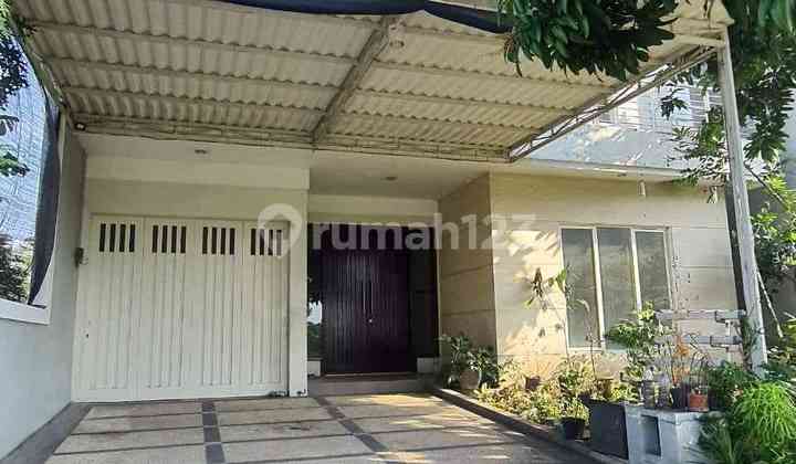 Modern Waterfront House Citraland West Surabaya