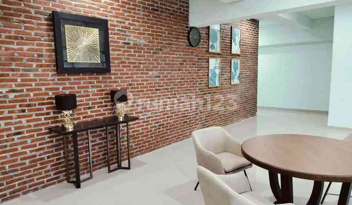 Ready-to-Use Strategic Shophouse on Sumatra Street, Surabaya City Center