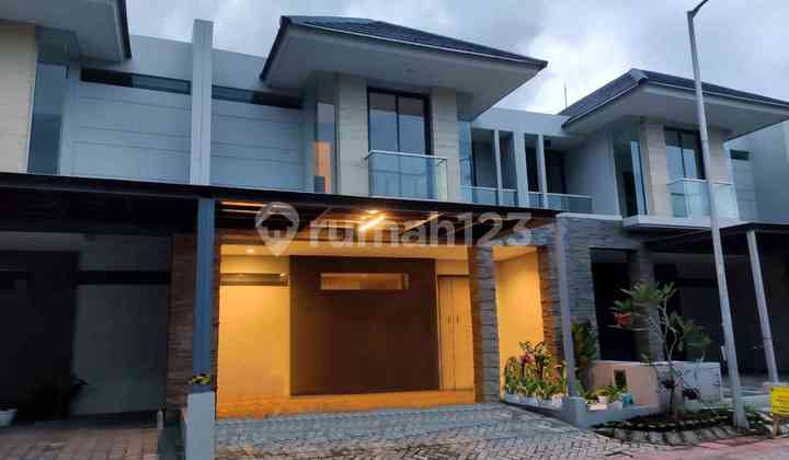 Rumah Modern Springville Residence Rungkut