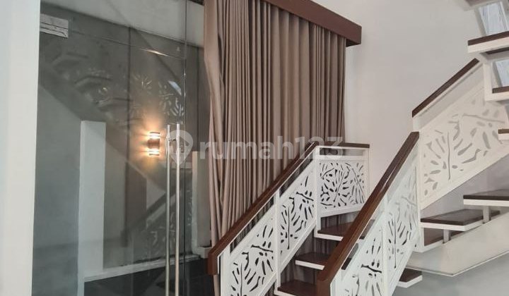 Siap Huni, Rumah, 2 Lantai, SHM, Dekat Universitas, bisa KPR