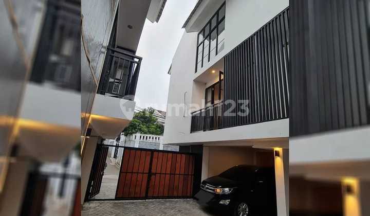 KPR Available, House, 3 Floors, SHM, Near Shopping Center, Near Toll Access