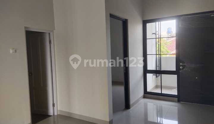 Rumah Bagus Unfurnished SHM Bekasi Barat, Bekasi 2