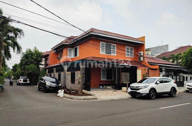 Rumah 2 Lantai Bagus Semi Furnished SHM di Kayu Putih, Jakarta Timur